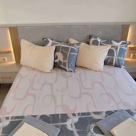 Apartamento Skyline Sea View - център златни пясъци, първа линия *