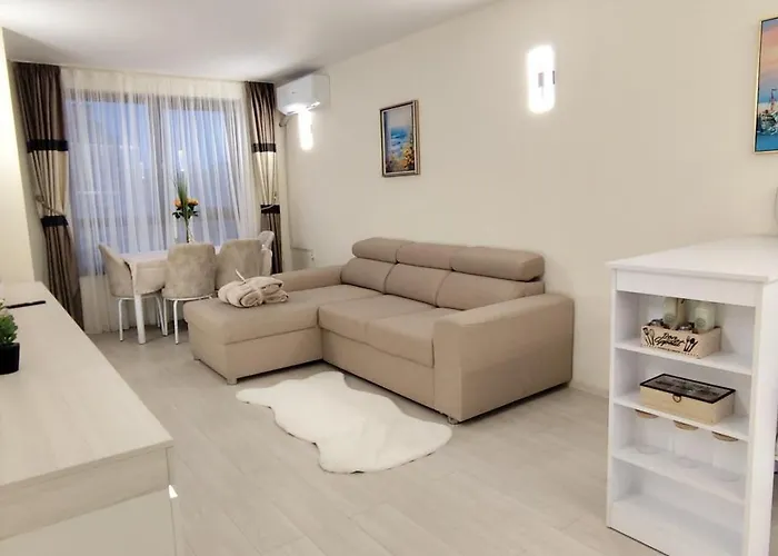 Skyline Sea View - център златни пясъци, първа линия * גולדן סנדס