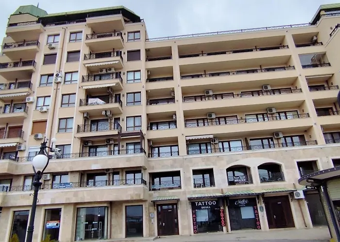 Skyline Sea View - център златни пясъци, първа линия דירה *